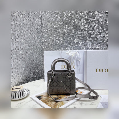 Anum Bags Detail