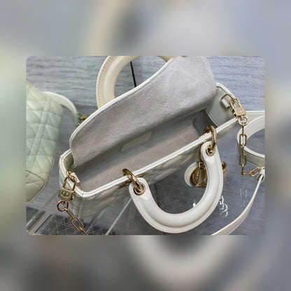 Anum Bags Detail