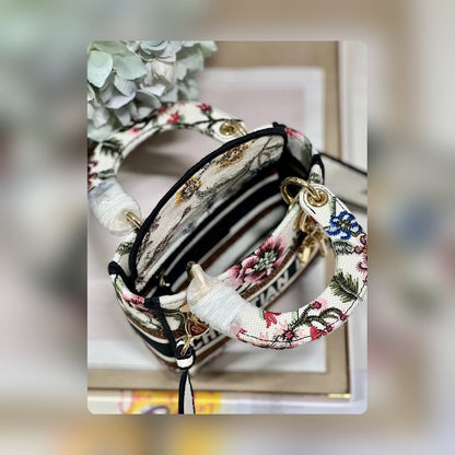 Anum Bags Detail