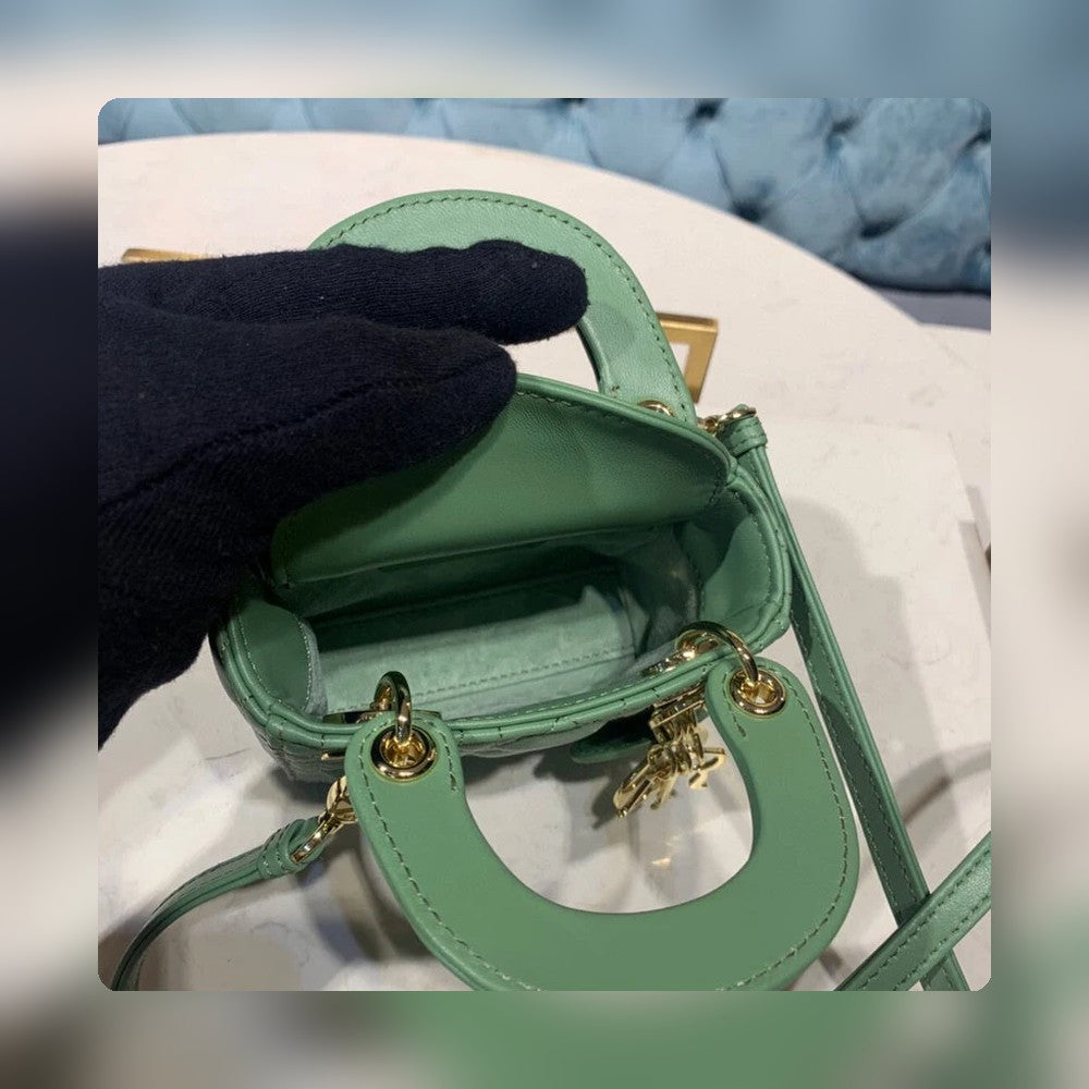 Anum Bags Detail