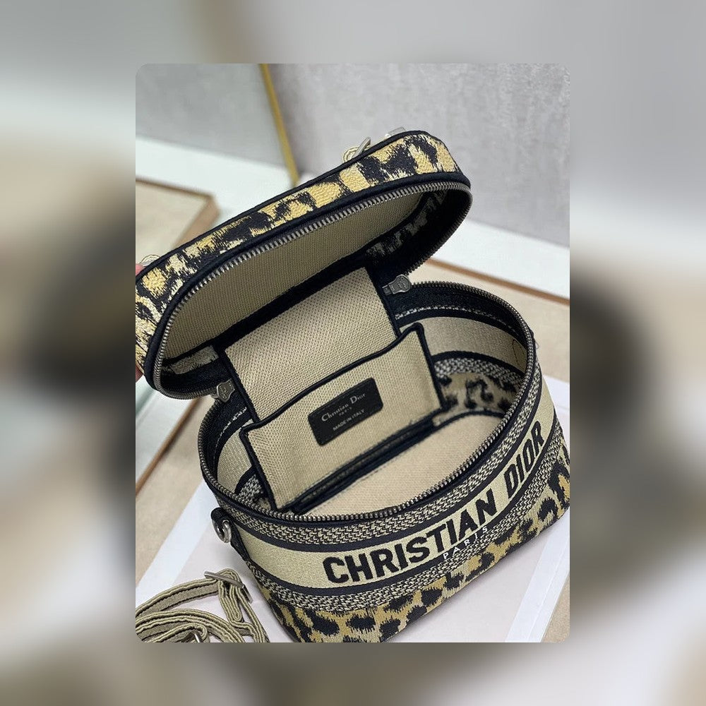 Anum Bags Detail