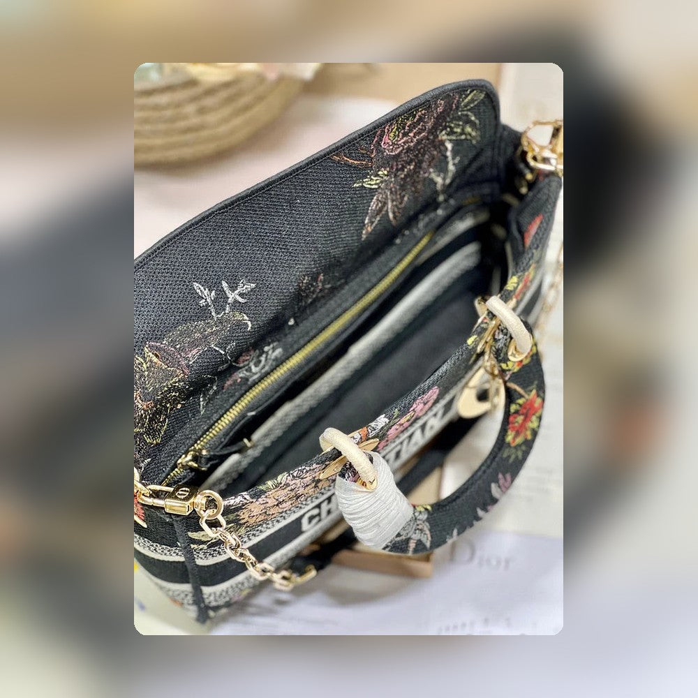 Anum Bags Detail