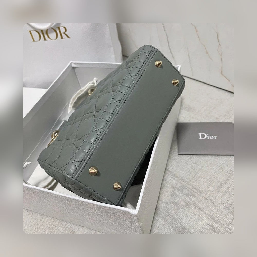 Anum Bags Detail