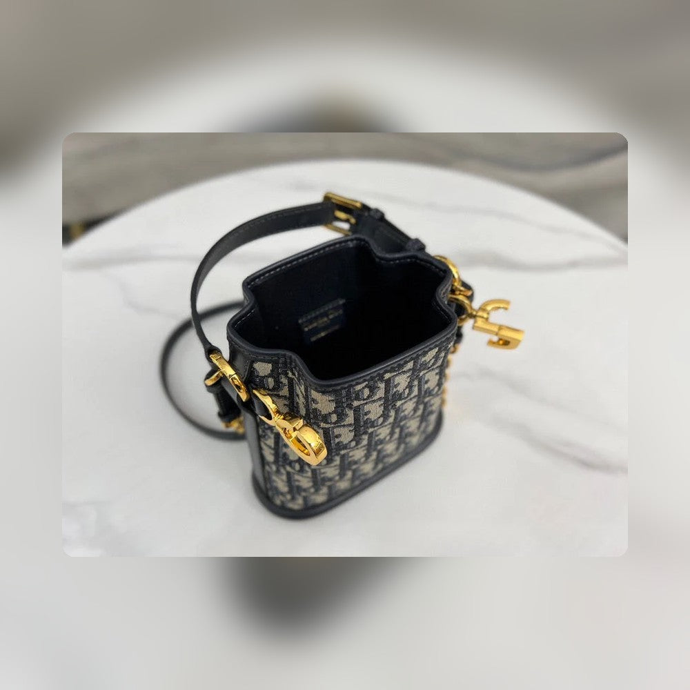 Anum Bags Detail