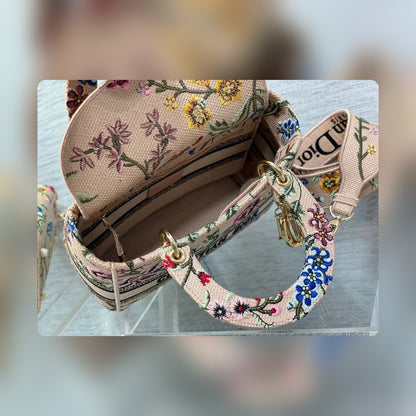 Anum Bags Detail
