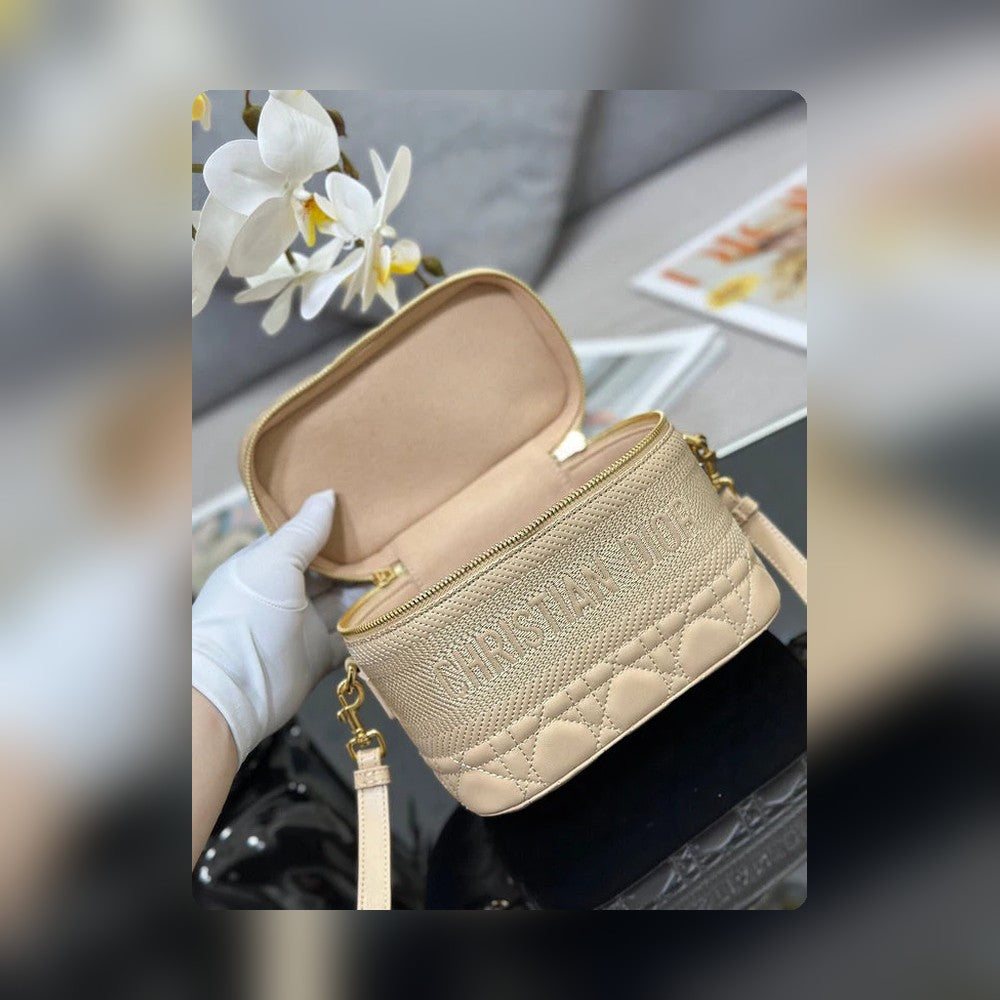 Anum Bags Detail