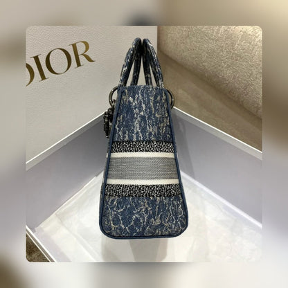 Anum Bags Detail
