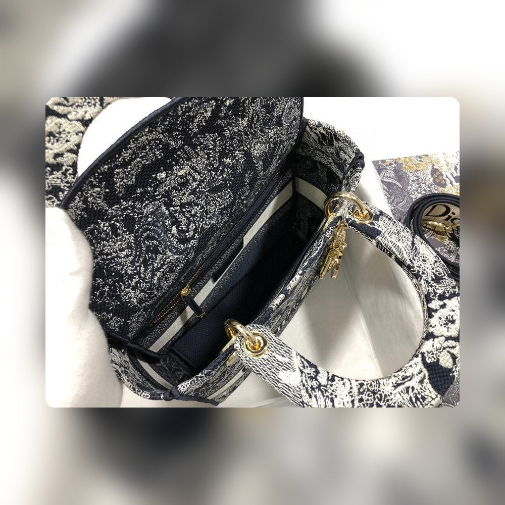 Anum Bags Detail