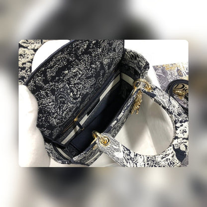 Anum Bags Detail