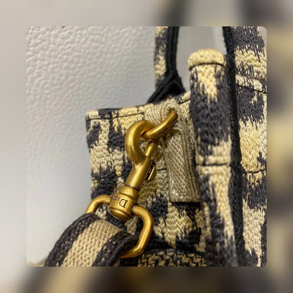 Anum Bags Detail