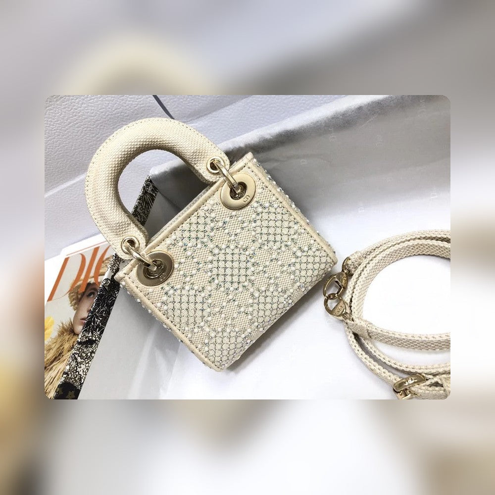 Anum Bags Detail
