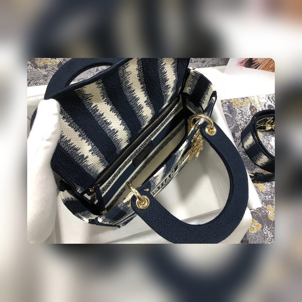 Anum Bags Detail