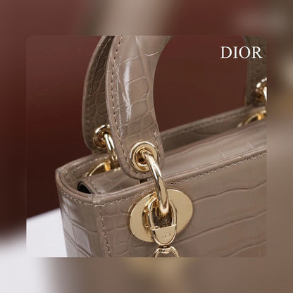 Anum Bags Detail