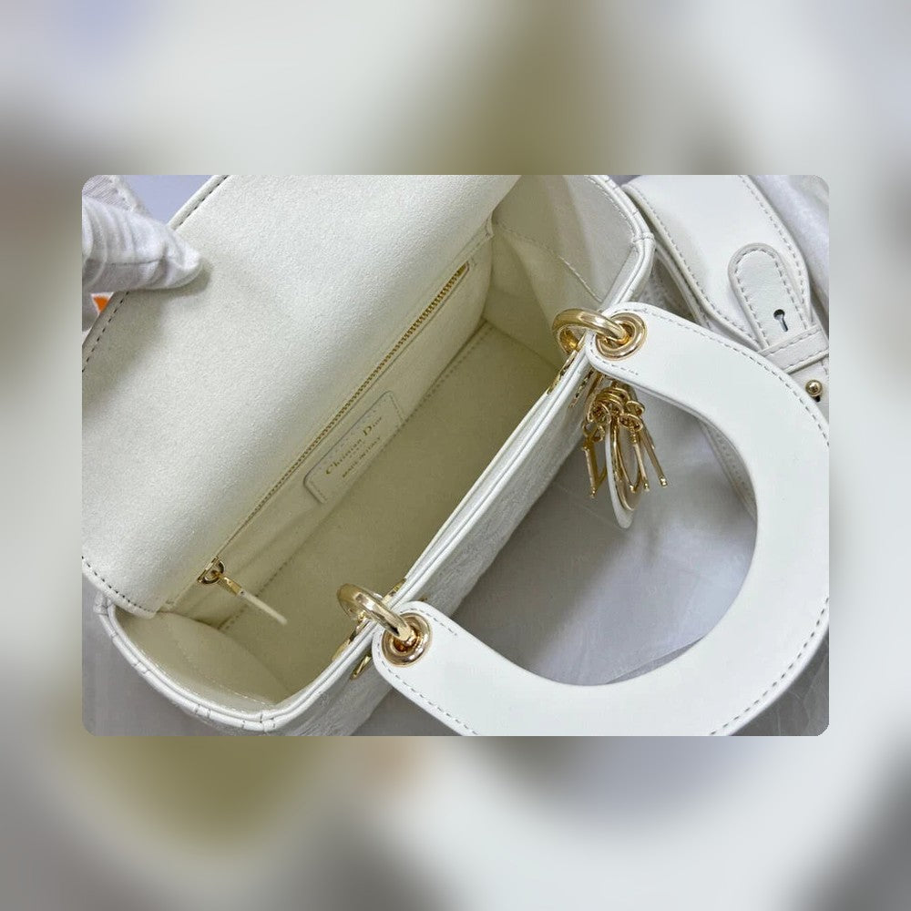 Anum Bags Detail
