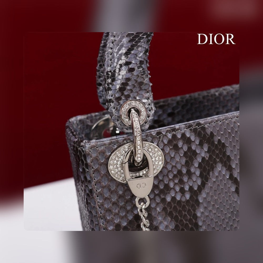 Anum Bags Detail