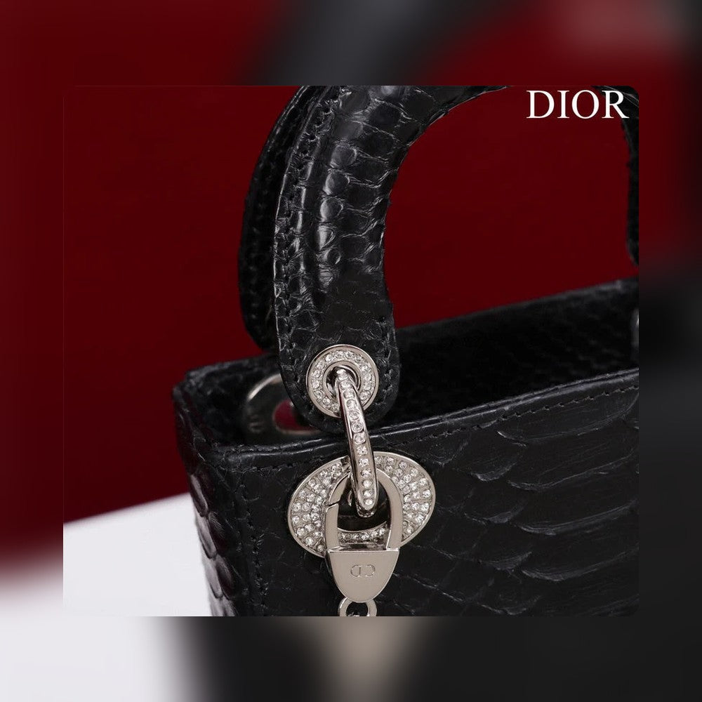 Anum Bags Detail