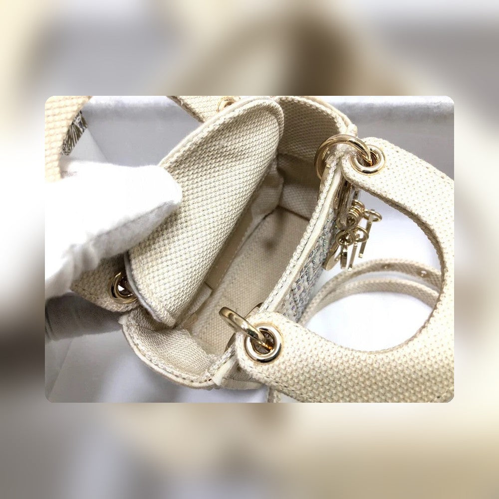 Anum Bags Detail
