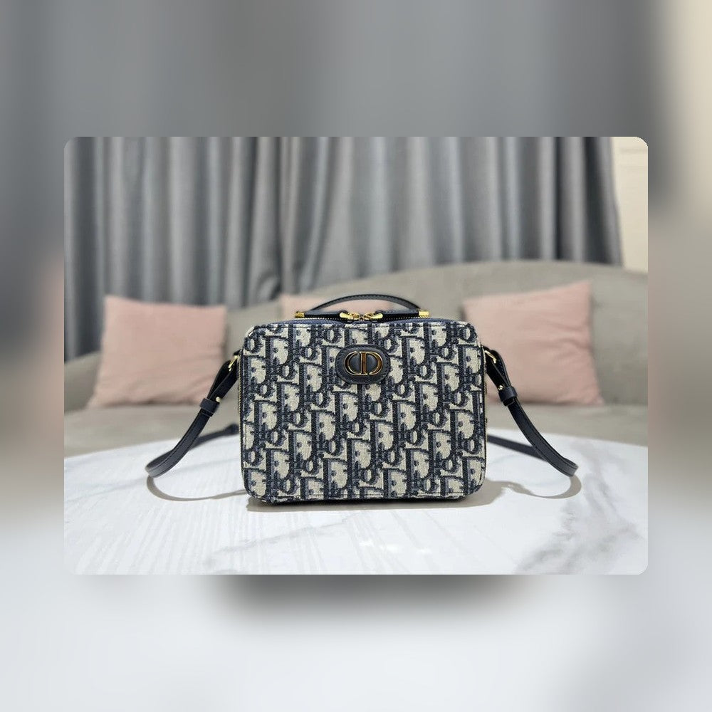 Anum Bags Detail