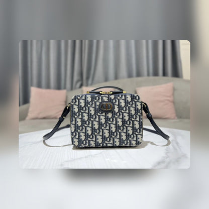Anum Bags Detail