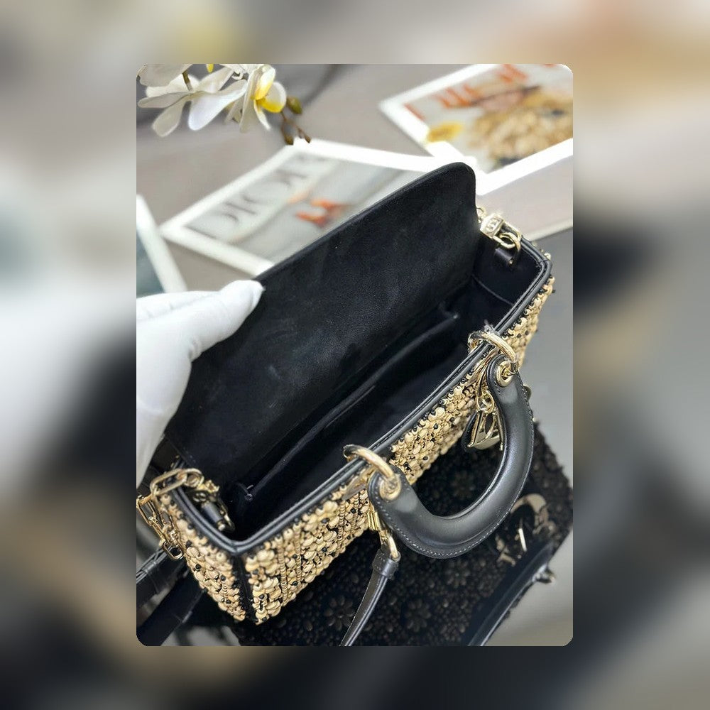 Anum Bags Detail