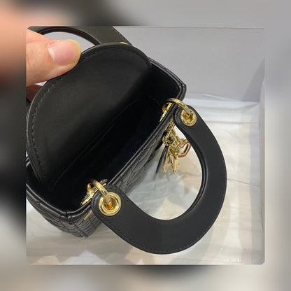 Anum Bags Detail