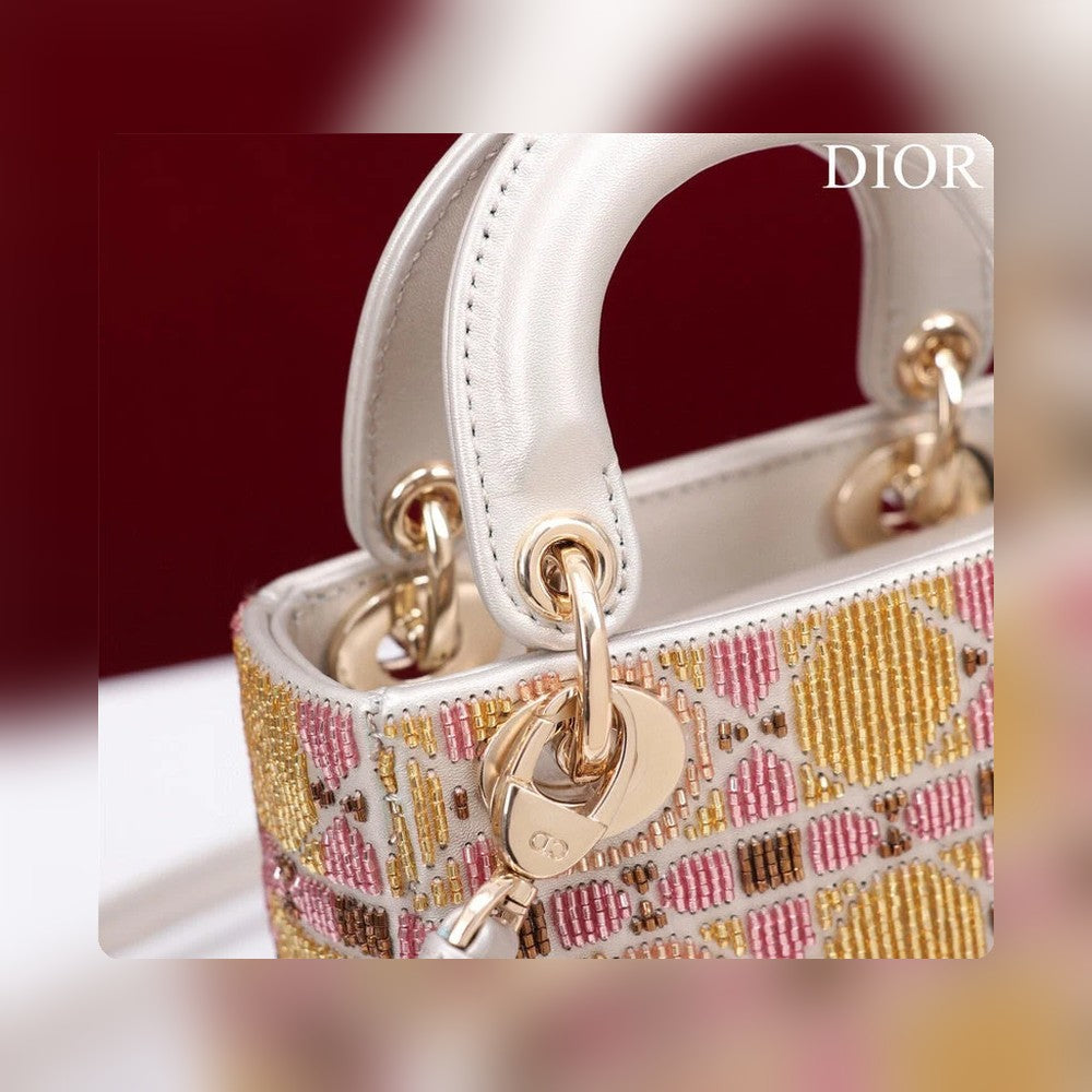 Anum Bags Detail