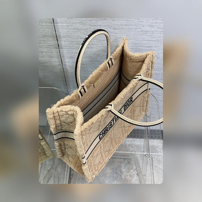 Anum Bags Detail