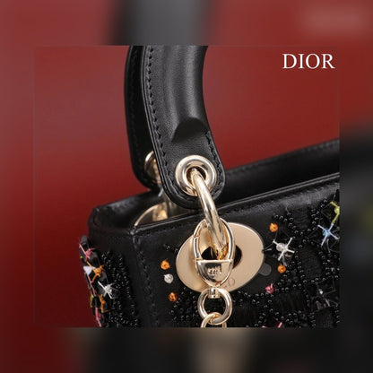 Anum Bags Detail