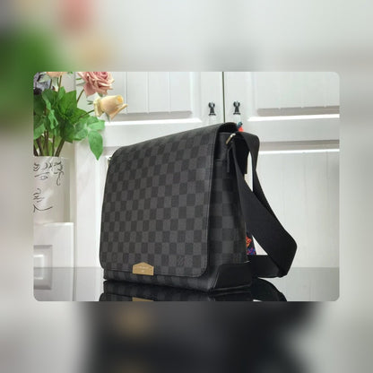 Anum Bags Detail