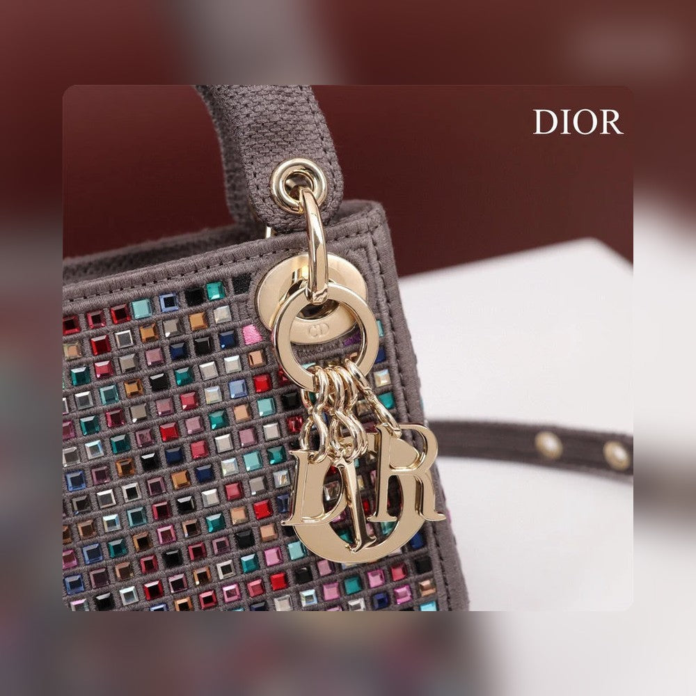 Anum Bags Detail