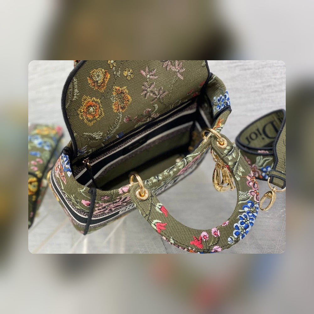Anum Bags Detail