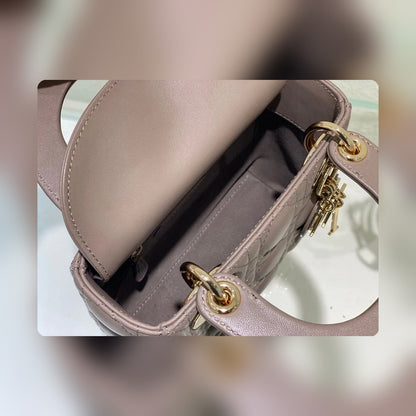 Anum Bags Detail