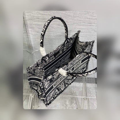 Anum Bags Detail