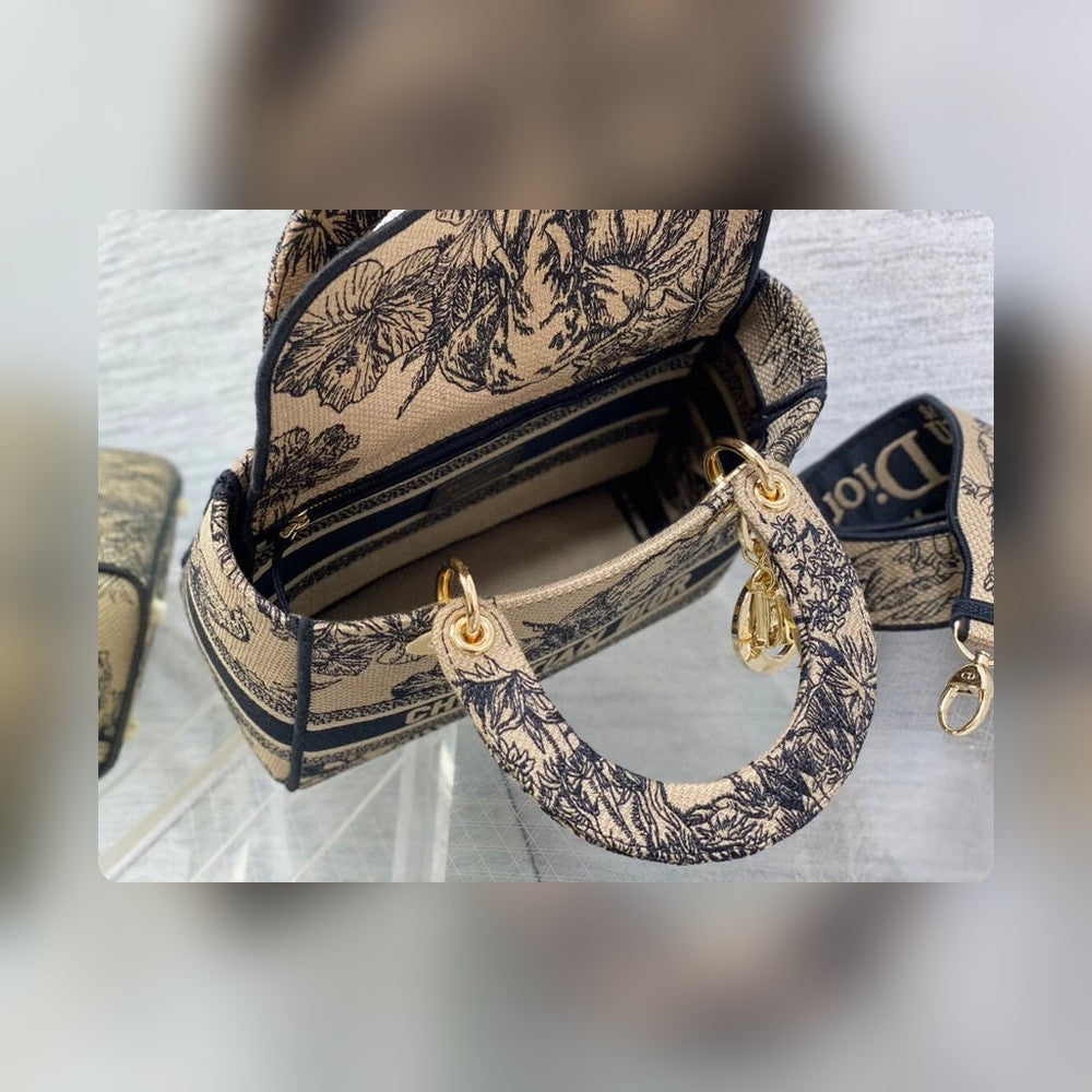 Anum Bags Detail