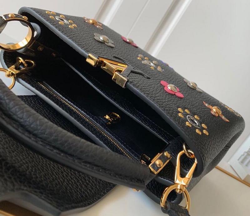 Anum Bags Detail