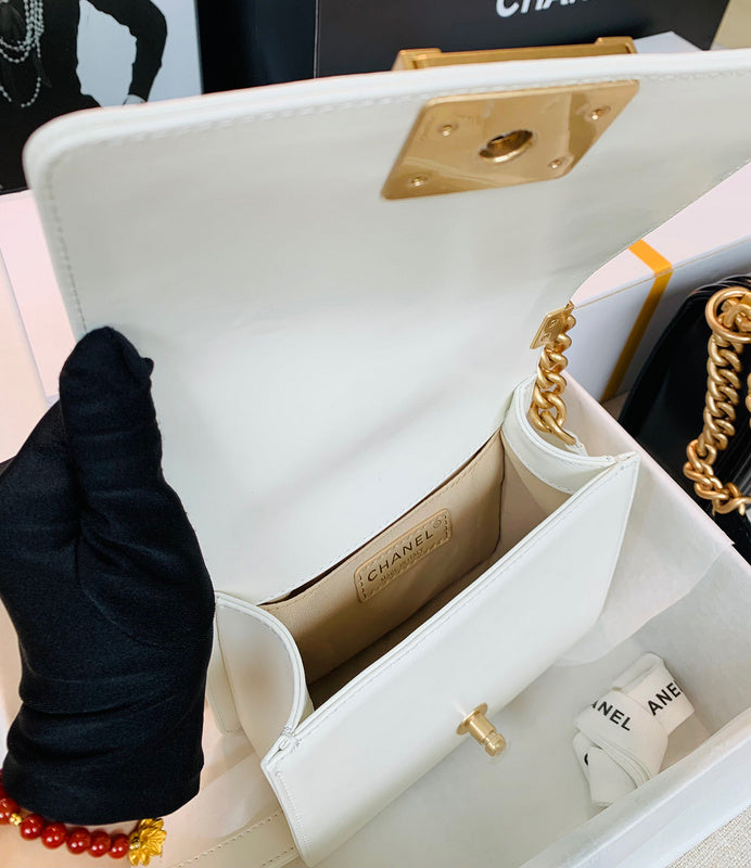 Anum Bags Detail