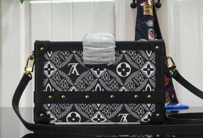 Anum Bags Detail