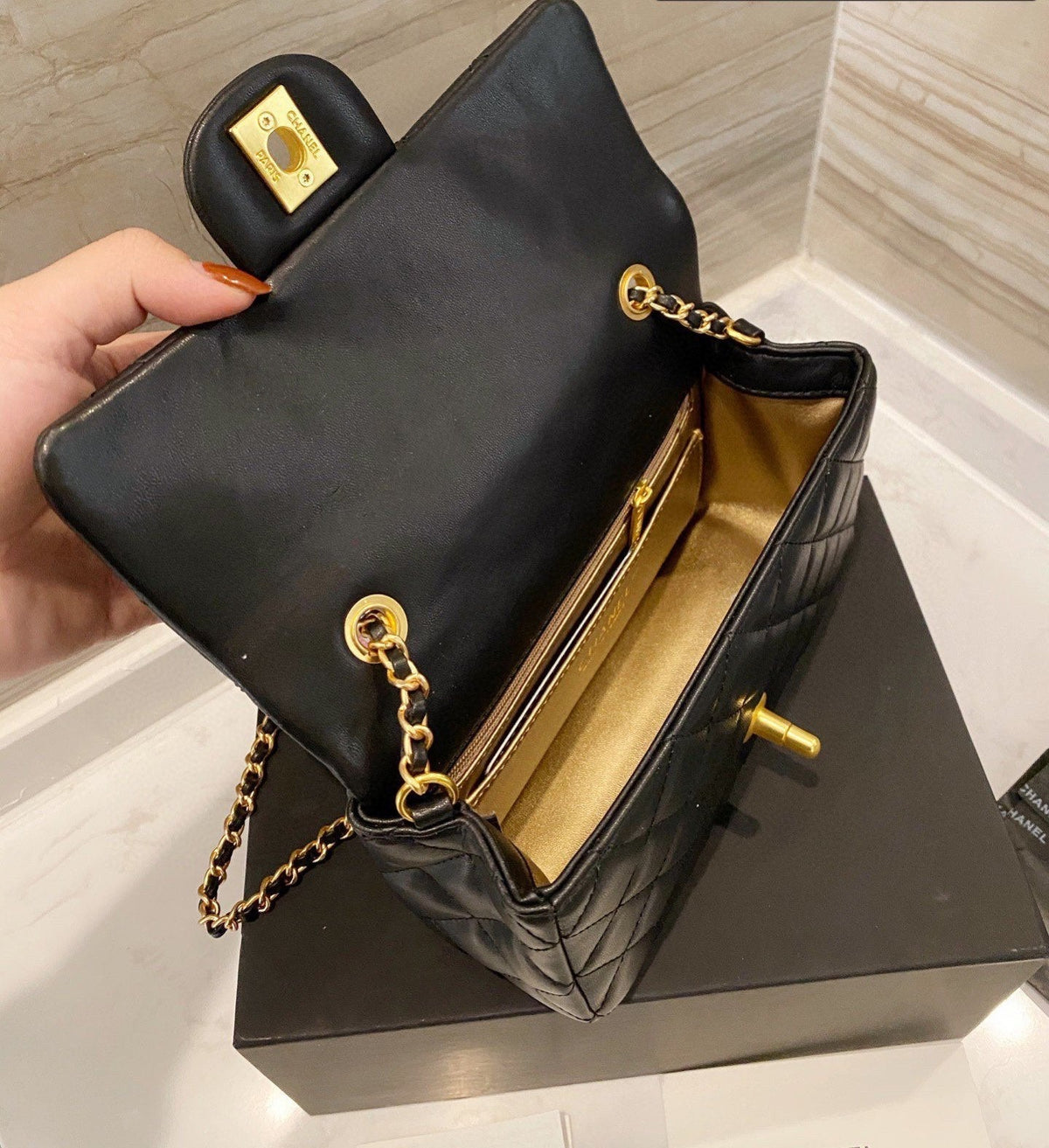 Anum Bags Detail