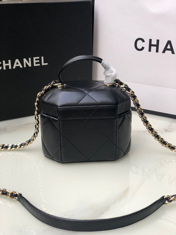 Anum Bags Detail