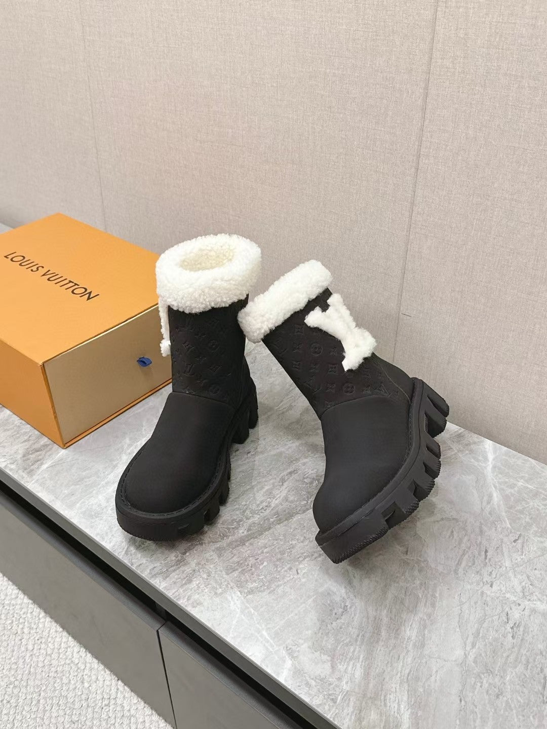 nmb ANKLE BOOTS IN BRONZE BLACK