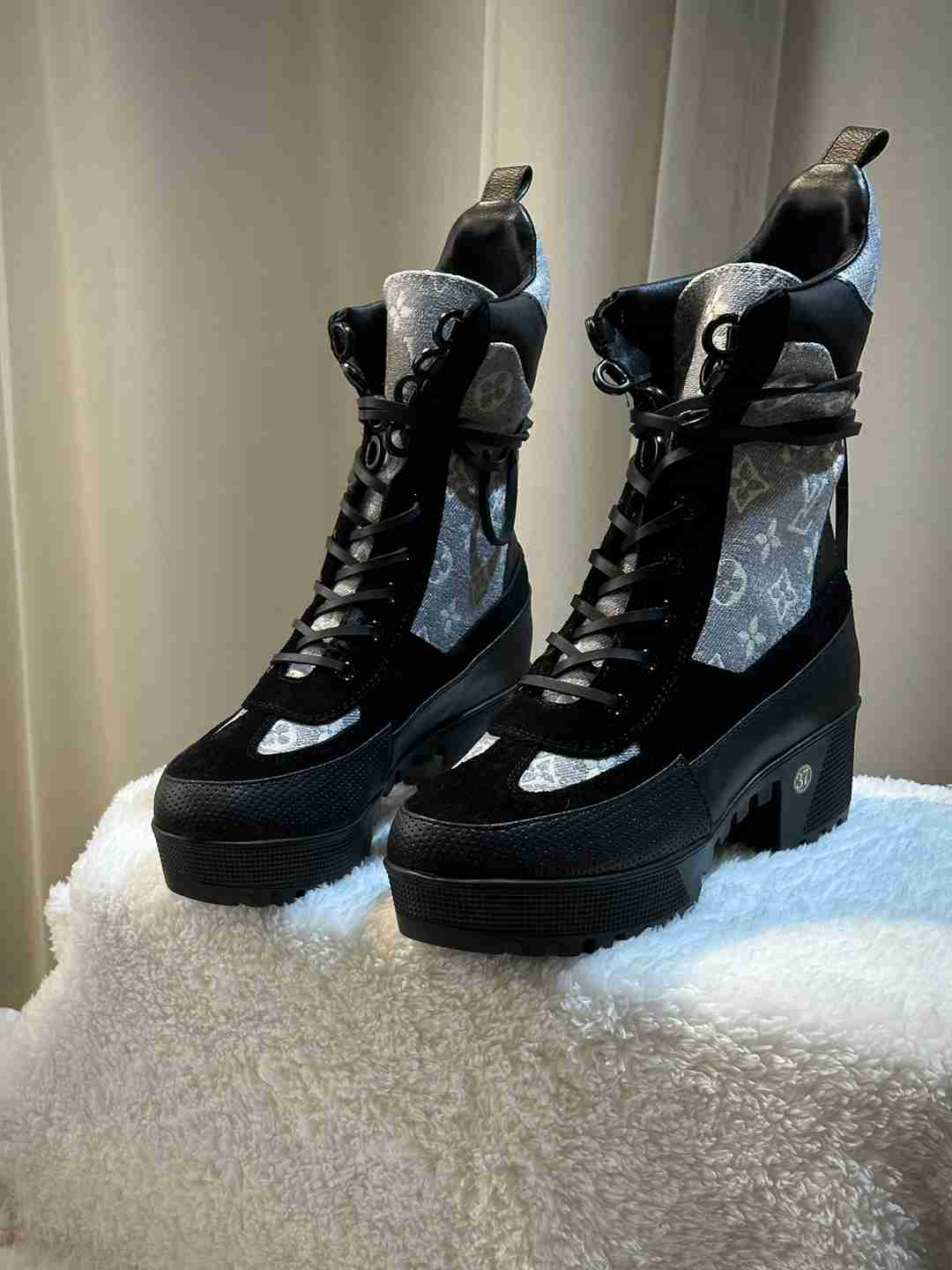 nmb LAUREATE PLATFORM DESERT BOOT GREY 1AB2X9