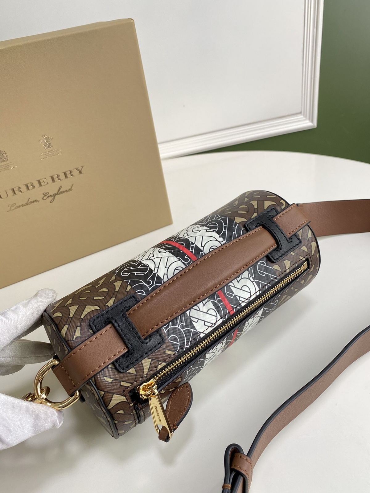 Anum Bags Detail