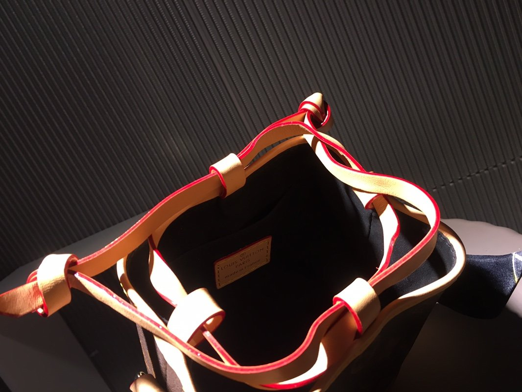 Anum Bags Detail