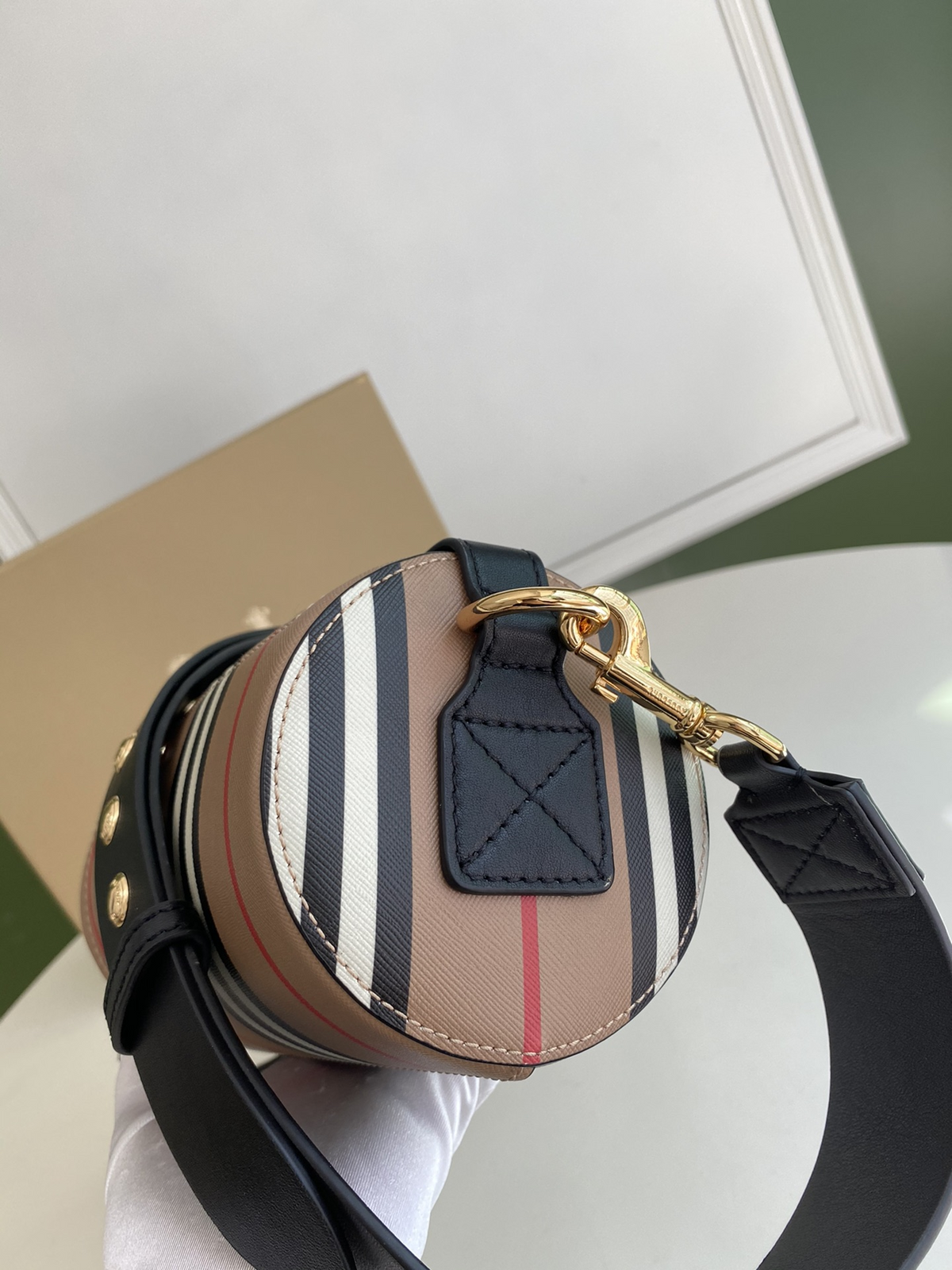 Anum Bags Detail