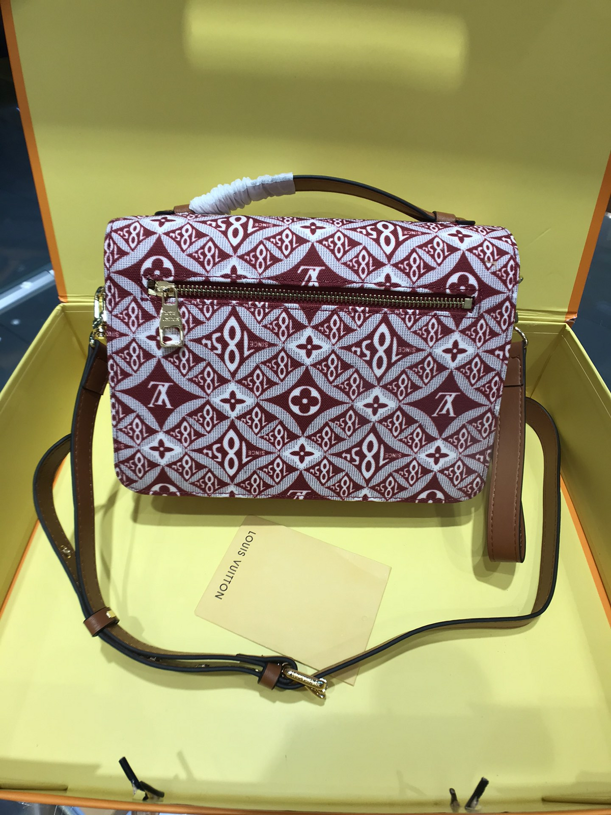 Anum Bags Detail