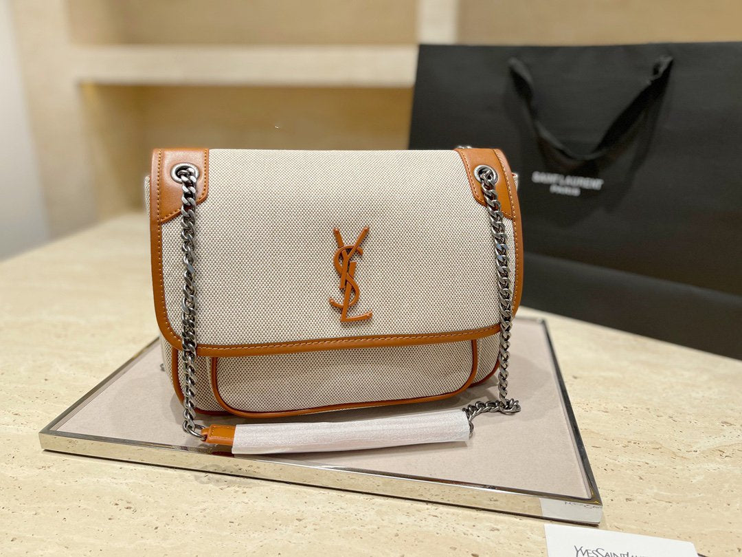 Anum Bags Detail