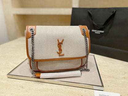 Anum Bags Detail