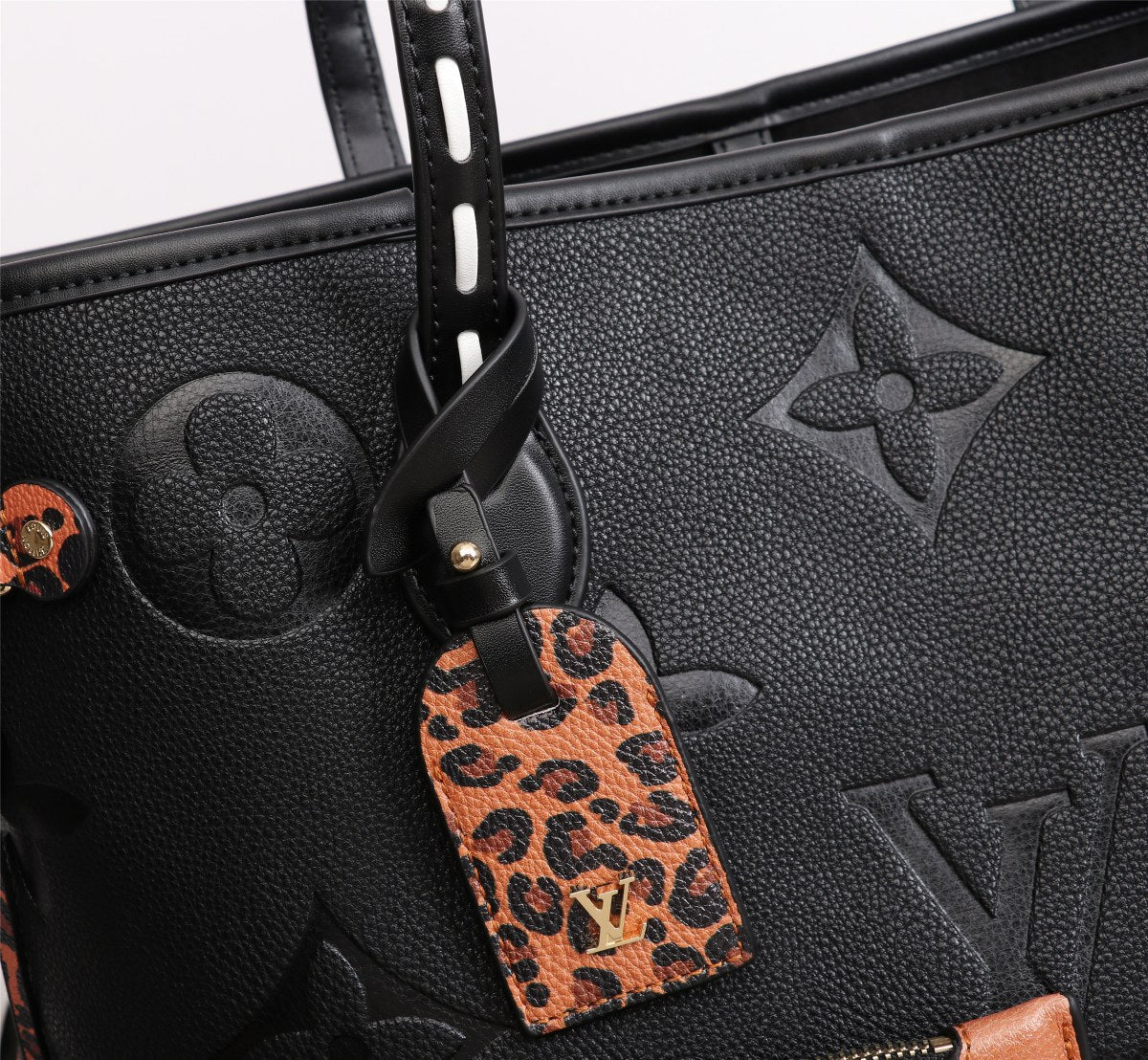 Anum Bags Detail