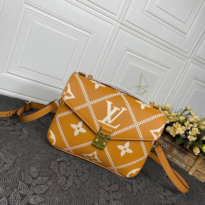 Anum Bags Detail