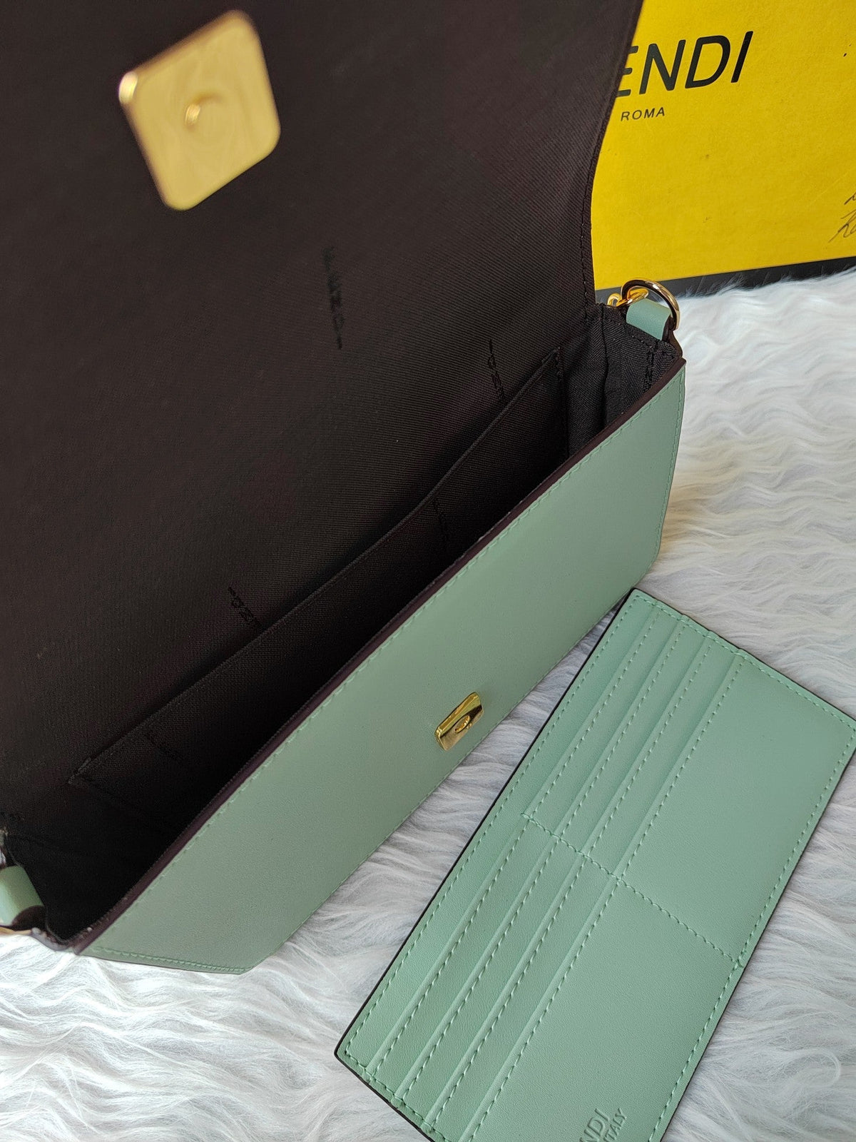 Anum Bags Detail